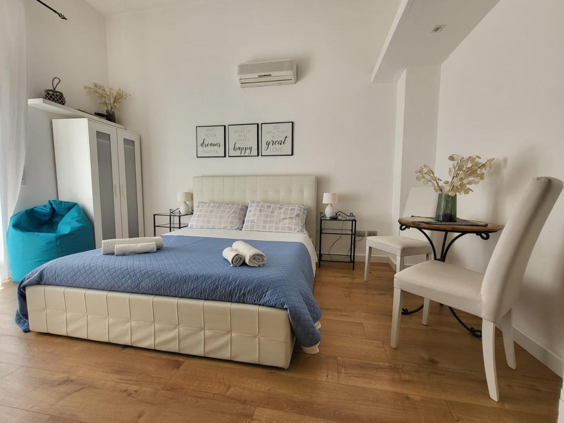 Living Cagliari Bed and Breakfast Εξωτερικό φωτογραφία